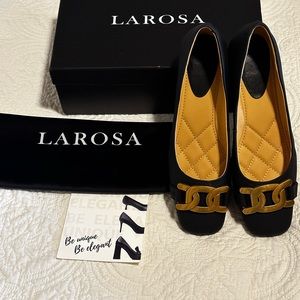 Size 7.5. Did not fit my foot. I kept them too long to return/exchange.